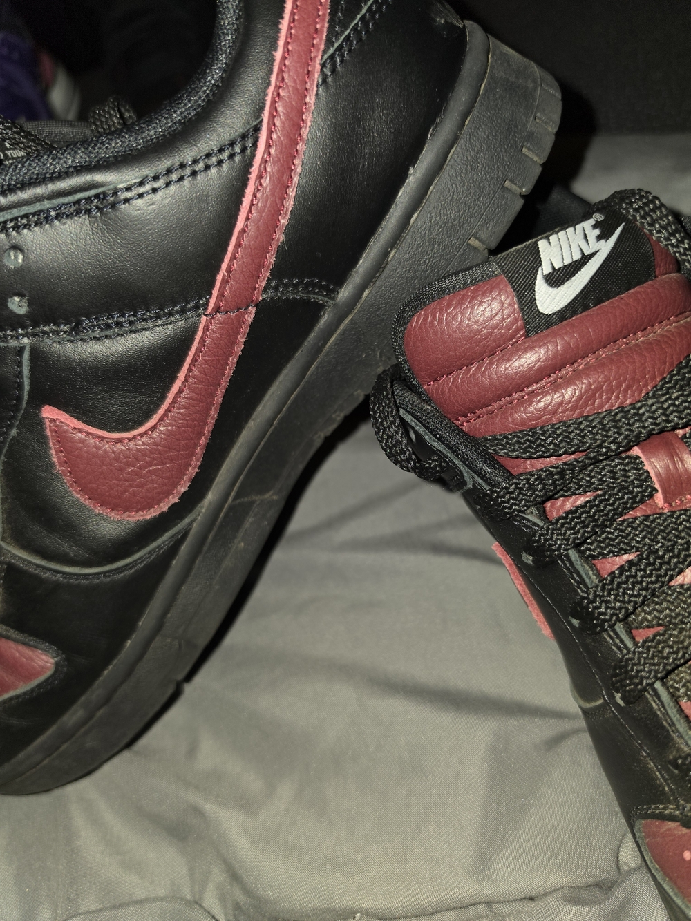 Nike Womens Black and Burgundy Low-Top Sneakers with Black Laces